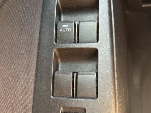 Used 2010 MAZDA MAZDA3 i Sport FWD image 17