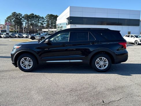 Used 2023 Ford Explorer XLT w/ Equipment Group 202A AWD/4WD image 4