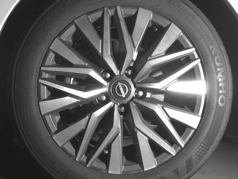 Used 2025 Nissan Altima 2.5 SV FWD image 12