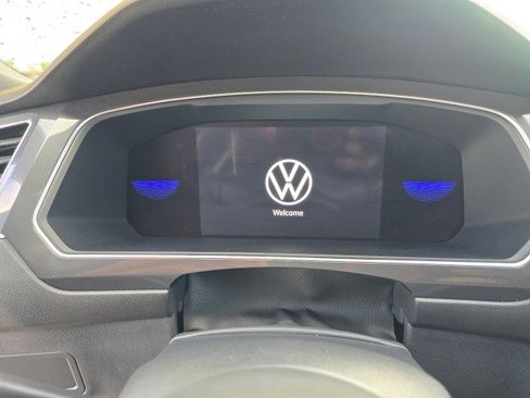 Used 2022 Volkswagen Tiguan SE R-Line image 40