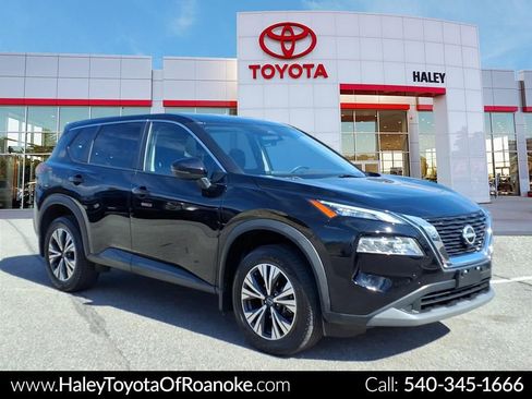 Used 2023 Nissan Rogue SV image 1