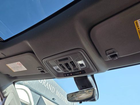 Used 2021 GMC Sierra 3500 Denali w/ Denali Black Diamond Edition image 11