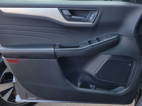 Used 2022 Ford Escape SE image 10