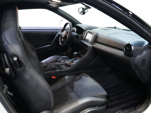 Used 2017 Nissan GT-R Premium AWD/4WD image 34