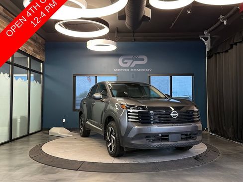 Used 2025 Nissan Kicks SV FWD image 1