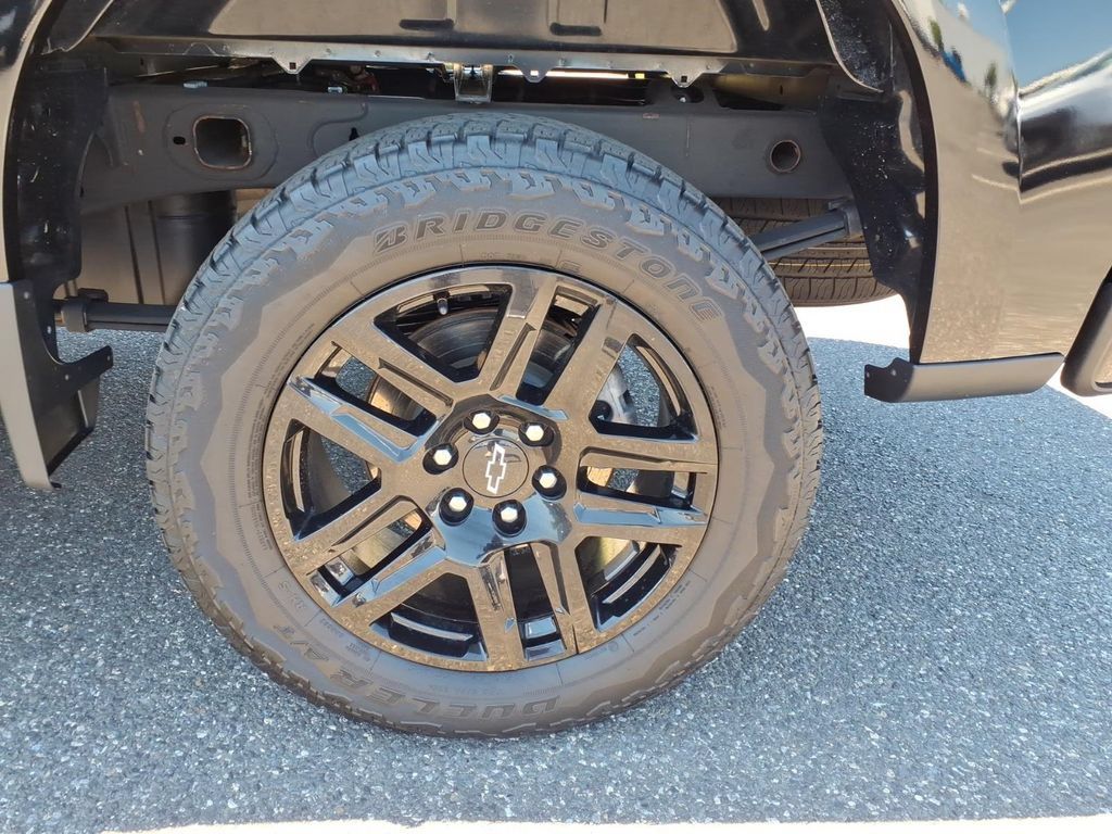 Used 2024 Chevrolet Silverado 1500 Custom Trail Boss w/ Turbomax Blackout Package AWD/4WD image 15