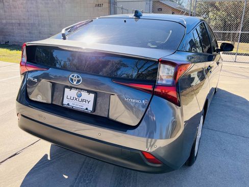 Used 2020 Toyota Prius LE image 11