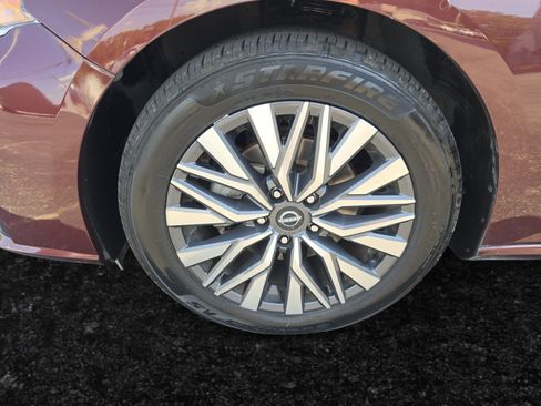 Used 2024 Nissan Altima 2.5 SV FWD image 28