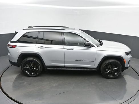 Used 2024 Jeep Grand Cherokee Altitude image 53