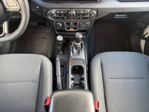 Used 2024 Jeep Wrangler Unlimited w/ Convenience Group AWD/4WD image 22