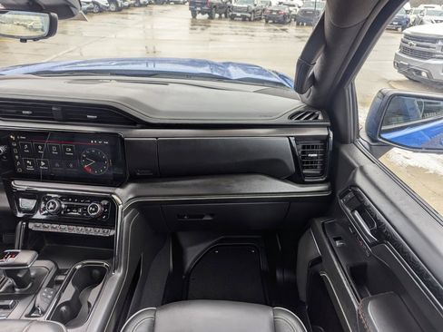 Used 2024 GMC Sierra 1500 AT4X image 4