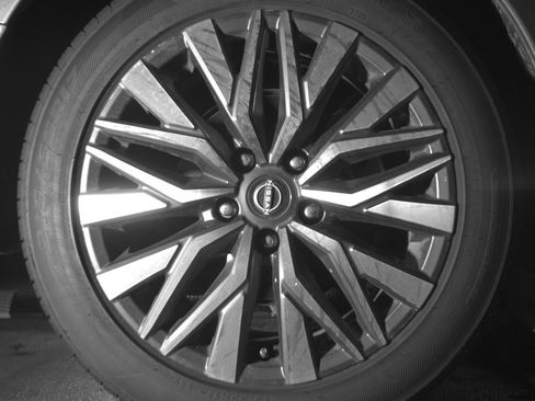 Used 2025 Nissan Altima 2.5 SV FWD image 15