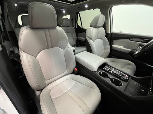 Used 2025 Honda Pilot Touring image 12