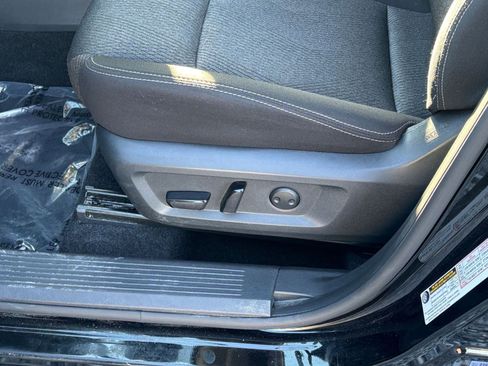 Used 2025 Nissan Rogue SV image 23