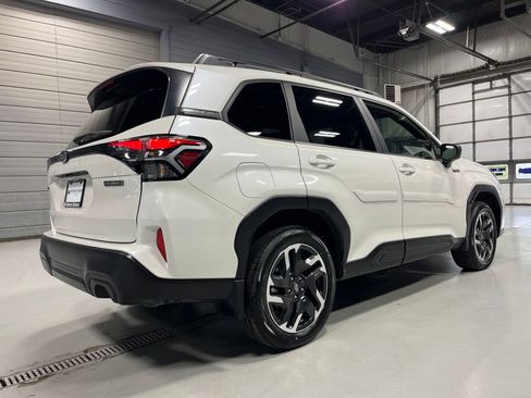 Certified 2025 Subaru Forester Premium AWD/4WD image 9