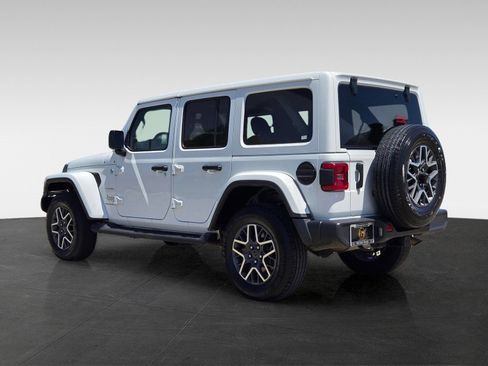 Used 2024 Jeep Wrangler Unlimited Sahara AWD/4WD image 7
