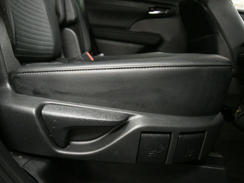 Certified 2024 Toyota Highlander XSE image 28