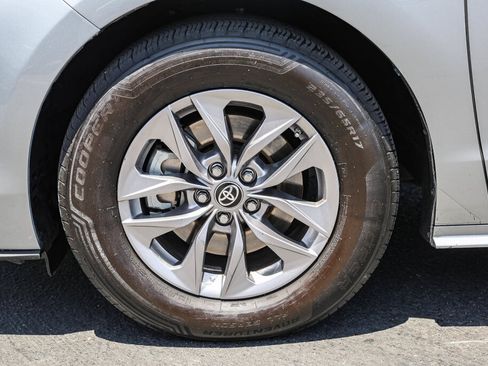 Certified 2023 Toyota Sienna LE AWD/4WD image 30