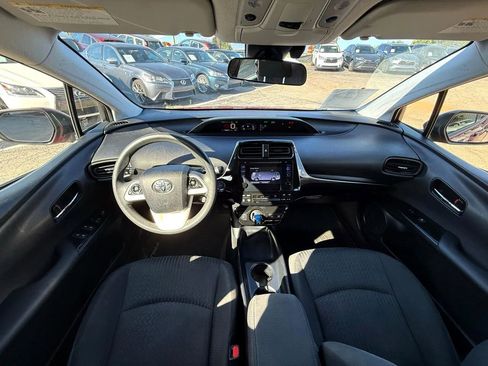 Used 2017 Toyota Prius Two image 2