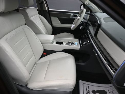 Used 2024 Hyundai Santa Fe Limited AWD/4WD image 33