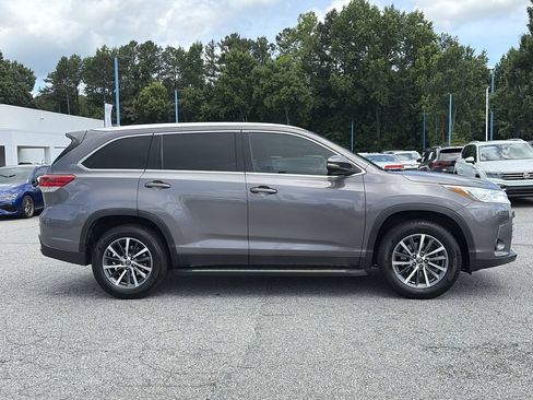 Used 2019 Toyota Highlander XLE FWD image 8