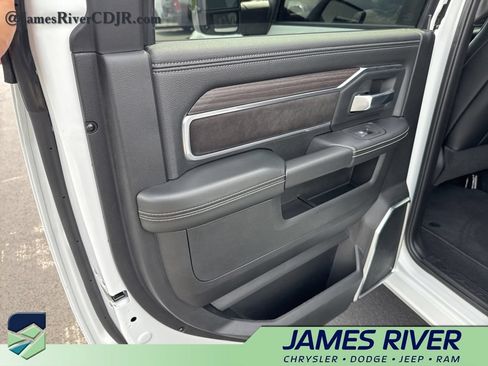 Used 2025 RAM 3500 Laramie w/ Sport Appearance Package AWD/4WD image 19