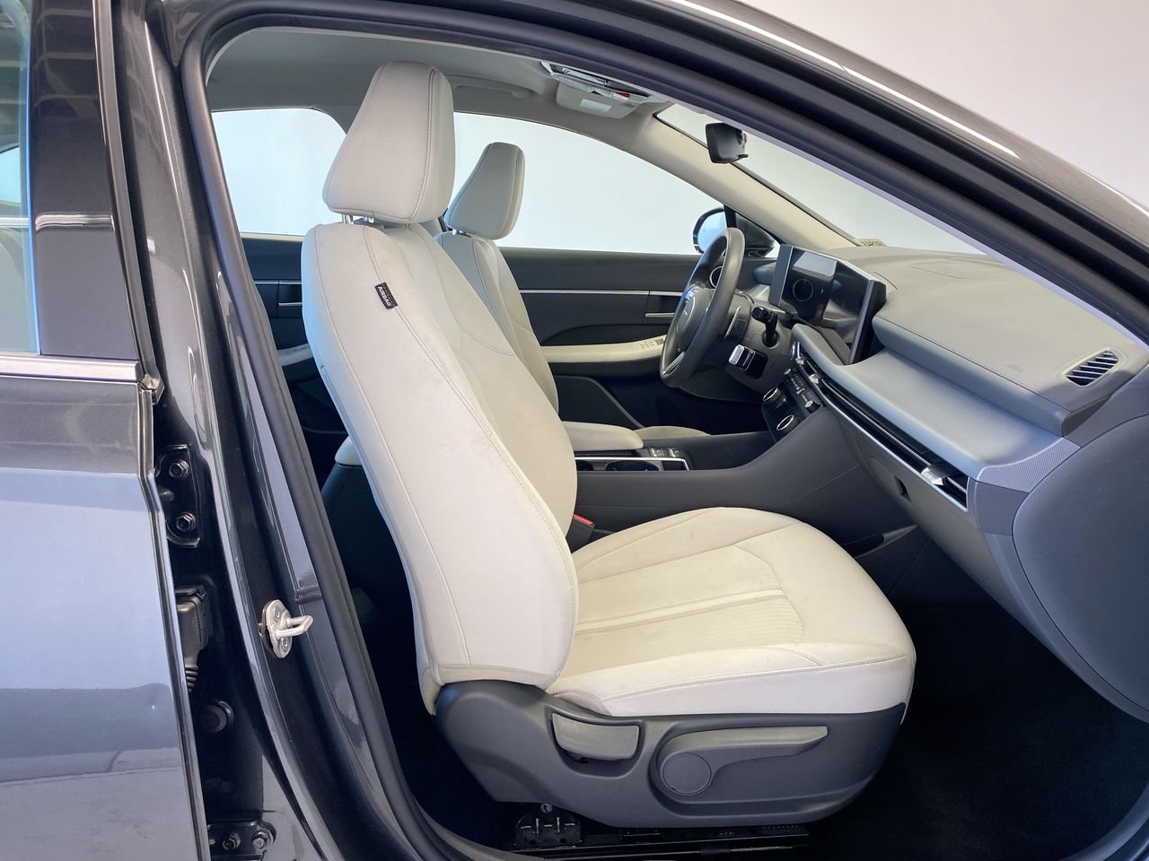 Used 2025 Hyundai Sonata SEL FWD image 28