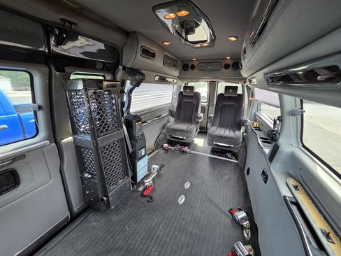 Used 2014 GMC Savana 2500 Extended RWD image 9