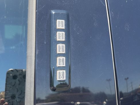 Used 2019 Ford F150 XLT w/ Equipment Group 302A Luxury AWD/4WD image 11