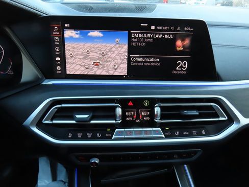 Used 2021 BMW X7 M50i image 27