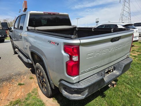 Used 2020 Chevrolet Silverado 2500 Custom w/ Custom Value Package image 8