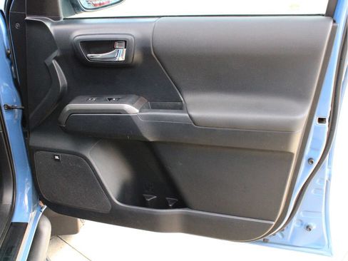 Used 2019 Toyota Tacoma TRD Sport AWD/4WD image 24