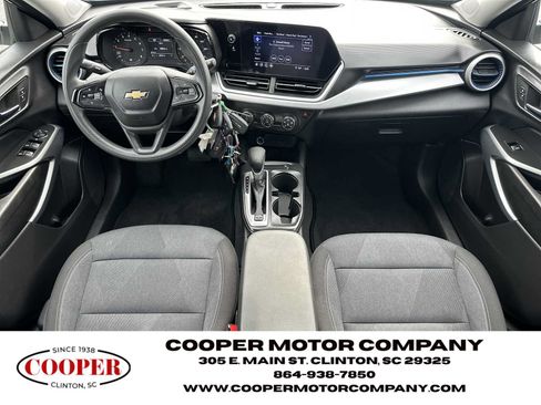 Used 2025 Chevrolet Trax LS FWD image 21
