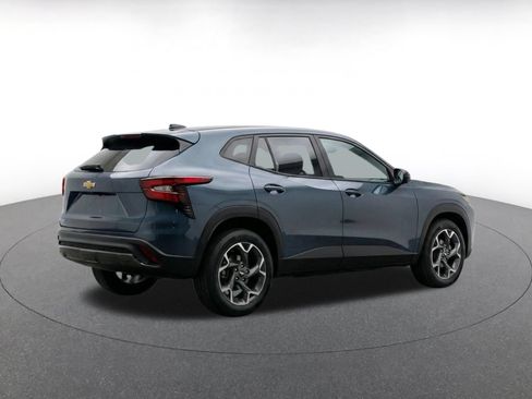 Used 2025 Chevrolet Trax LT FWD image 7