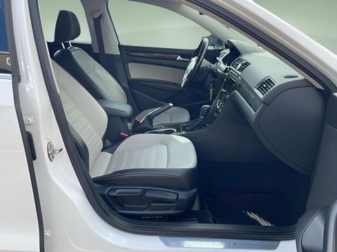 Used 2015 Volkswagen Passat 1.8T Sport image 16