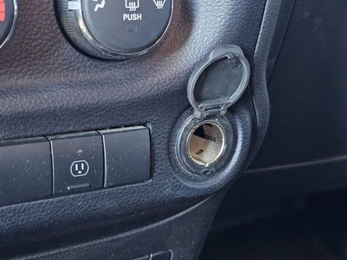 Used 2016 Jeep Wrangler Unlimited Sahara w/ Connectivity Group image 17