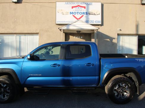 Used 2017 Toyota Tacoma TRD Off-Road w/ Tow Package (A/T) image 5