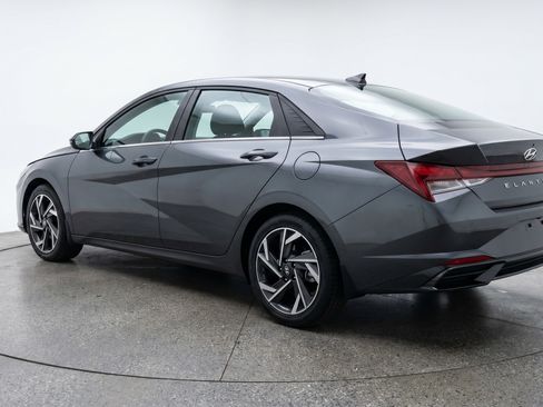 Used 2025 Hyundai Elantra SEL FWD image 6