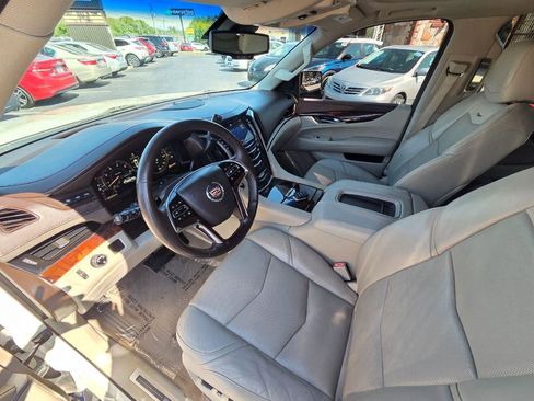 Used 2015 Cadillac Escalade Luxury RWD image 11