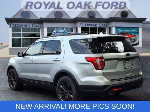Used 2018 Ford Explorer XLT w/ Equipment Group 202A AWD/4WD image 2