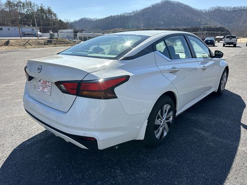 Used 2023 Nissan Altima 2.5 S image 2
