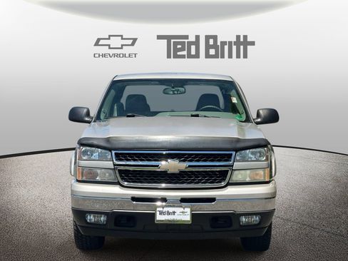 Used 2007 Chevrolet Silverado 1500 LT w/ Light Duty Power Package AWD/4WD image 2