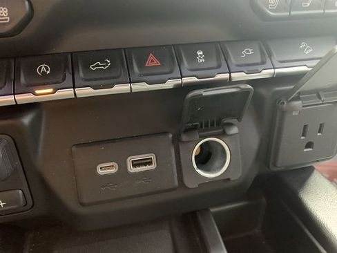 Used 2021 GMC Sierra 1500 AT4 w/ AT4 Premium Package AWD/4WD image 27