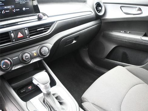 Used 2023 Kia Forte LXS image 4