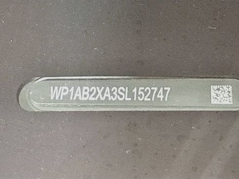 Certified 2025 Porsche Macan 4S Electric AWD/4WD image 28