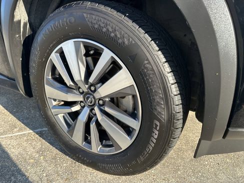 Used 2023 Nissan Pathfinder SL w/ Lighting Package (N92) image 21