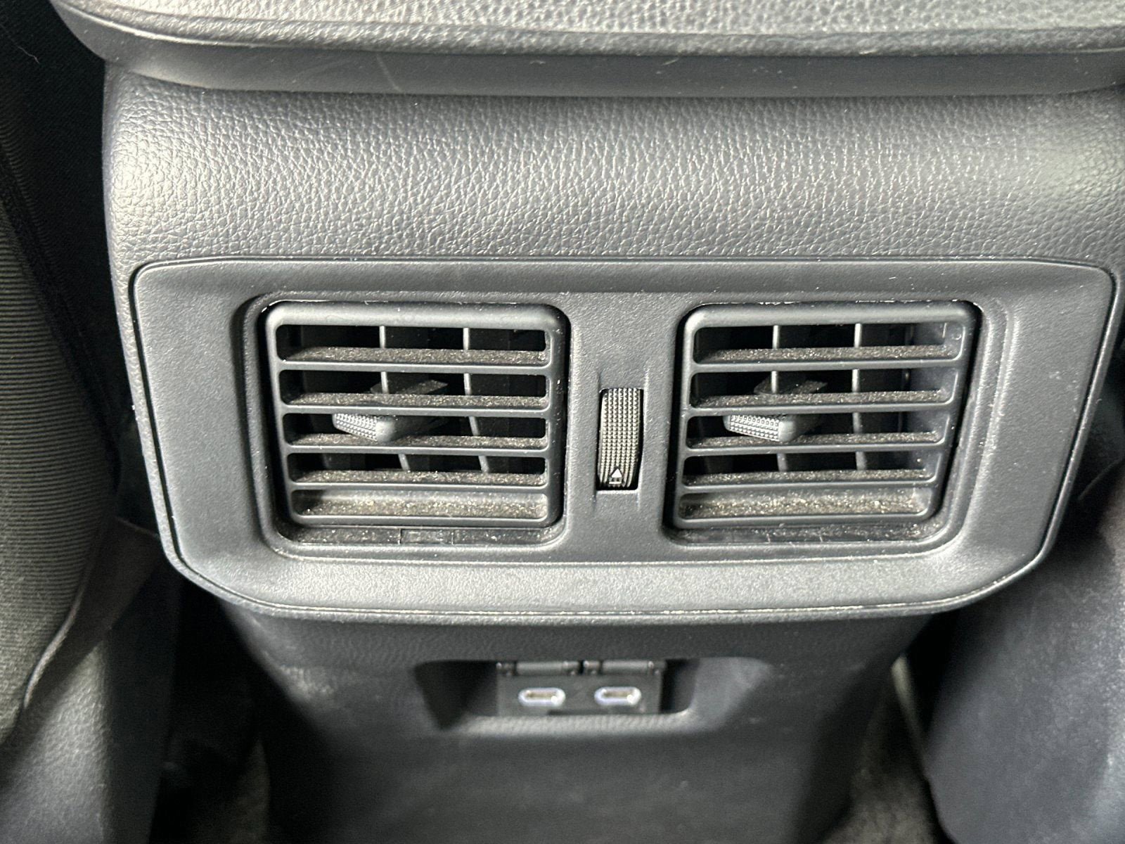 Used 2025 Toyota RAV4 XLE AWD/4WD image 13