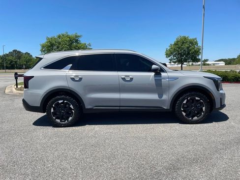 Used 2025 Kia Sorento S w/ Panoramic Sunroof Package FWD image 8