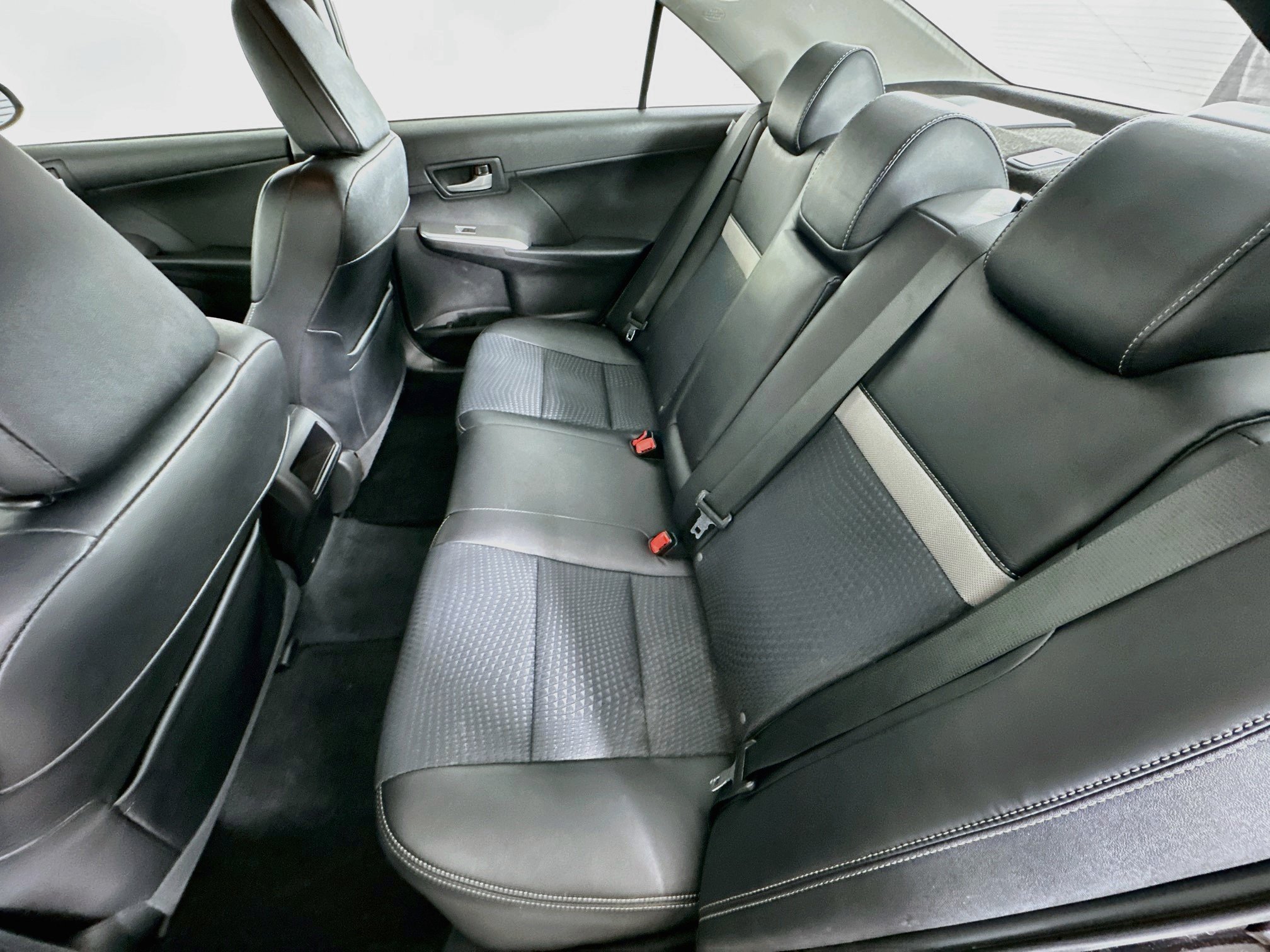 Used 2012 Toyota Camry SE FWD image 24