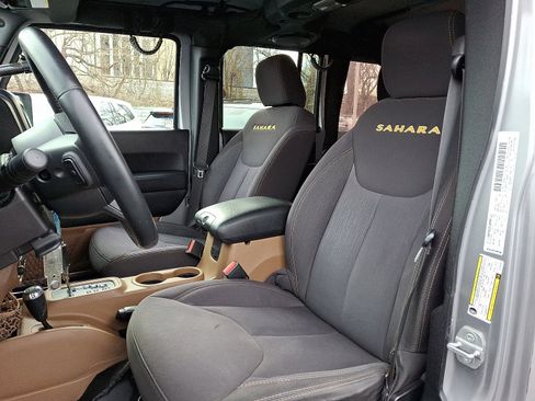 Used 2014 Jeep Wrangler Unlimited Sahara w/ Connectivity Group image 11